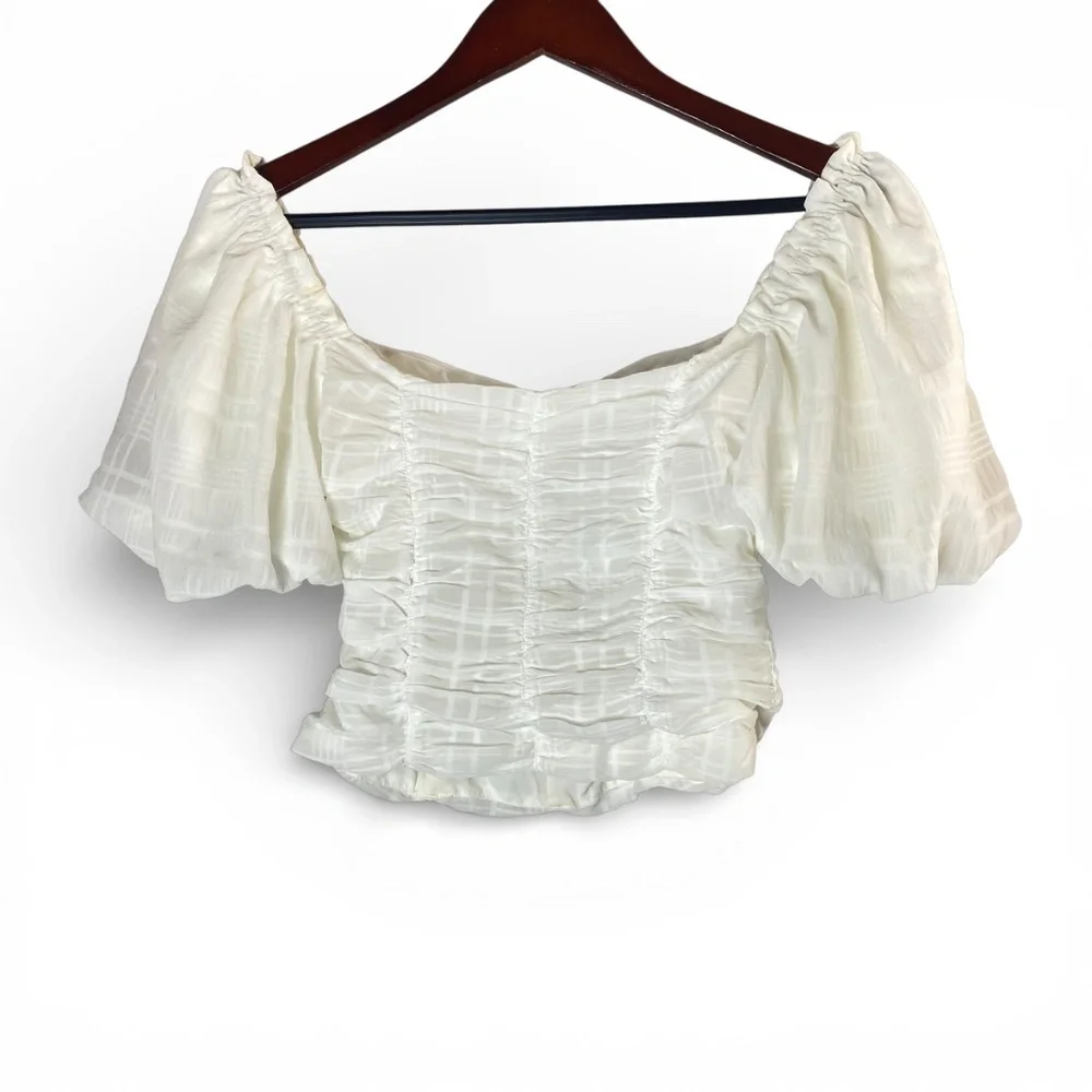 ASTR Ruched Short Puff Sleeve Top in White Size S